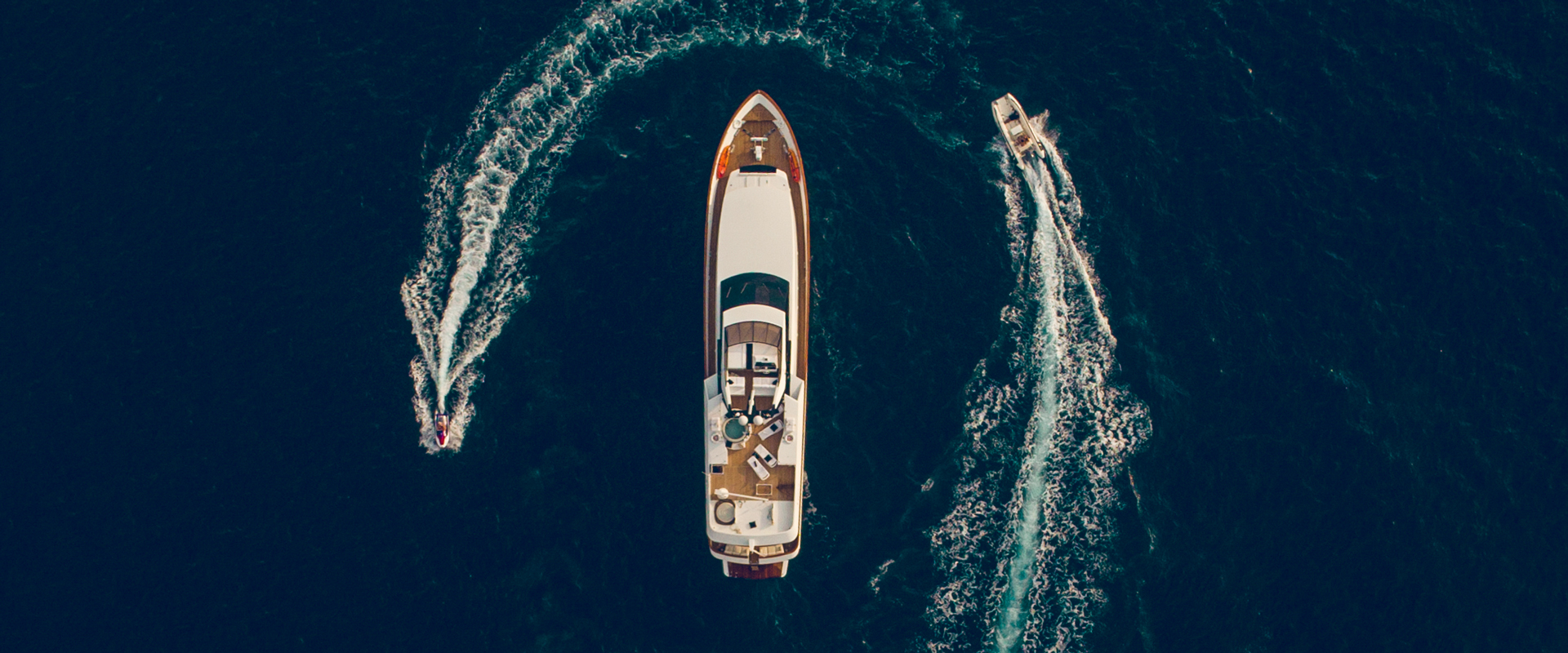 Motor-yacht-sailing-brand-video-promo-corporate-lifestyle-models